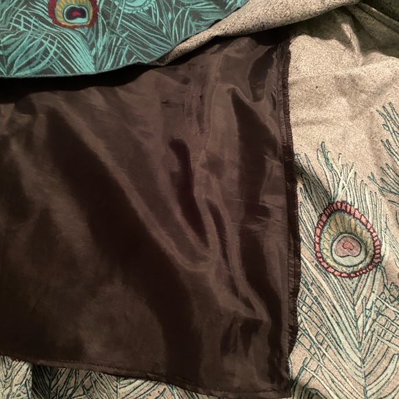 H&M Peacock skirt, Women’s 4, EUC, Forest green w/multi green feathers, side zip - Picture 6 of 6